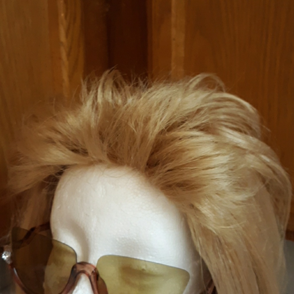 Wig - Picture 5 of 7